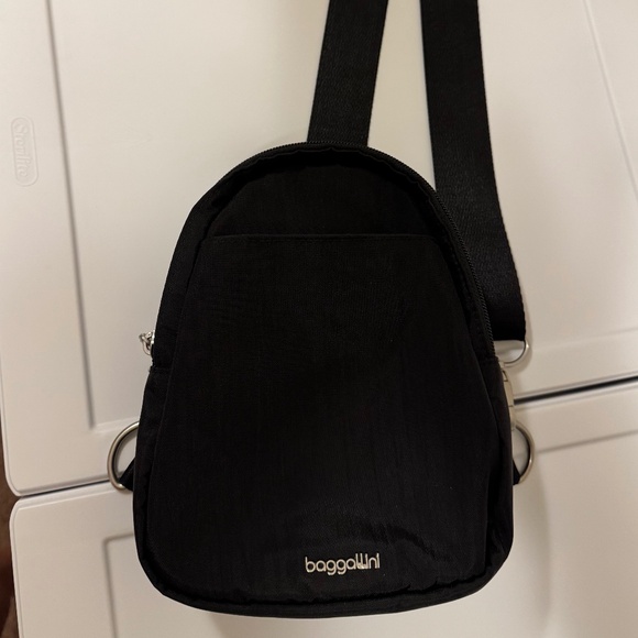 Baggallini Black Double Zip Mini Sling Bag. NWOT - Picture 7 of 11